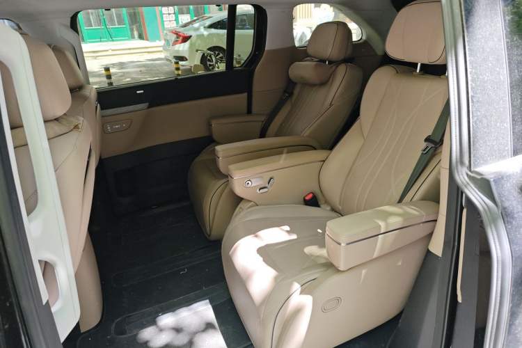 Used XPeng X9 2024 702 Ultra-Long Range Pro Left Rear Seat