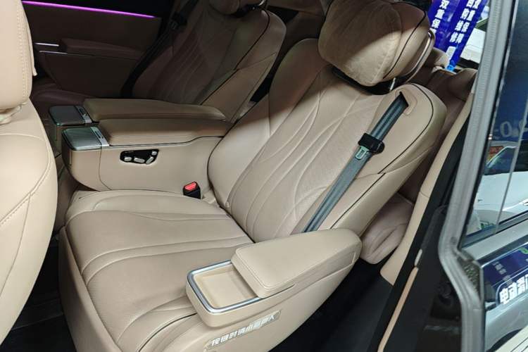 Used XPeng X9 2024 702 Ultra-Long Range Pro Left Rear Seat