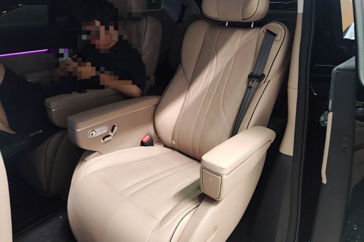 Used XPeng X9 2024 702 Ultra-Long Range Max Left Rear Seat