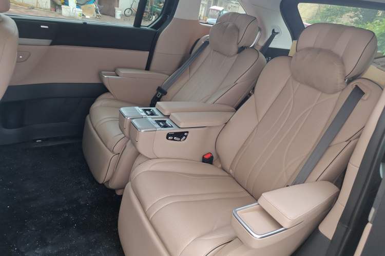 Used XPeng X9 2024 702 Ultra-Long Range Pro Left Rear Seat