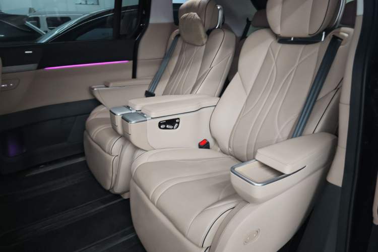Used XPeng X9 2024 610 Long-Range Pro Left Rear Seat