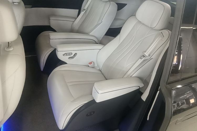 Used XPeng X9 2024 702 Ultra-Long Range Max Left Rear Seat