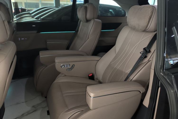 Used XPeng X9 2024 610 Long-Range Pro Left Rear Seat