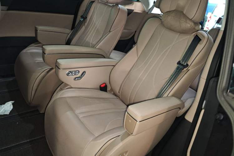Used XPeng X9 2024 702 Ultra-Long Range Max Left Rear Seat