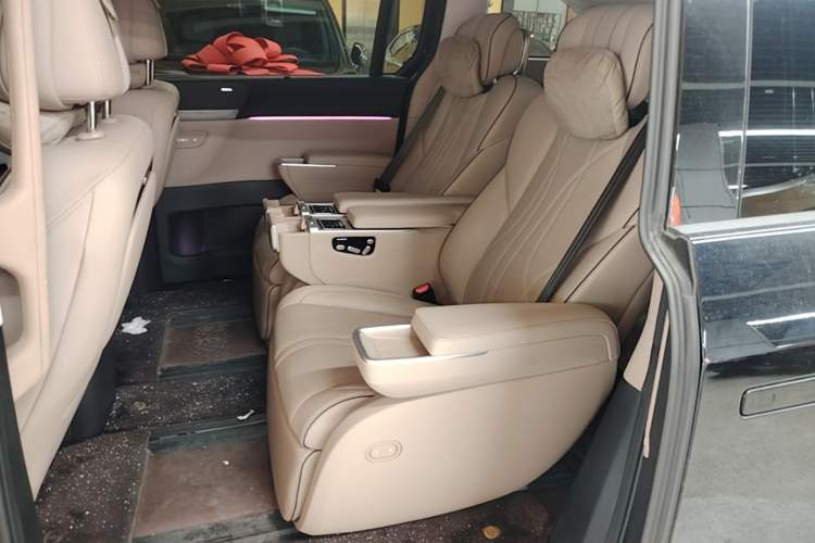 Used XPeng X9 2024 702 Ultra-Long Range Pro Left Rear Seat