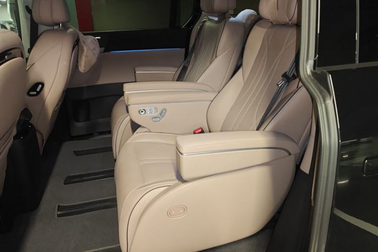 Used XPeng X9 2024 610 Long-Range Pro Left Rear Seat