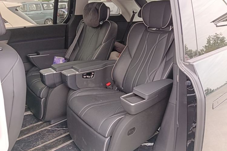 Used XPeng X9 2024 610 Long-Range Pro Left Rear Seat