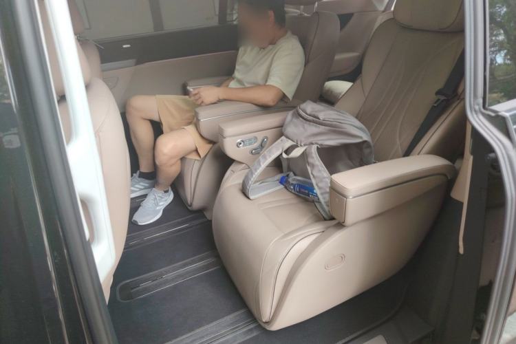 Used XPeng X9 2024 610 Long-Range Pro Left Rear Seat