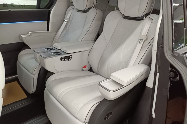 Used XPeng X9 2024 702 Ultra-Long Range Max Left Rear Seat