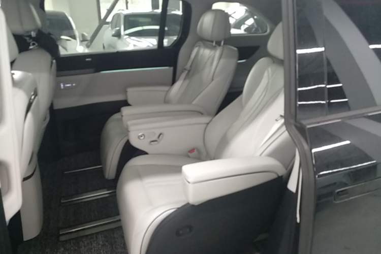 Used XPeng X9 2024 702 Ultra-Long Range Pro Left Rear Seat