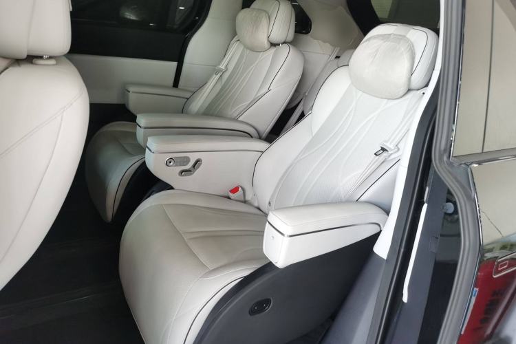 Used XPeng X9 2024 702 Ultra-Long Range Max Left Rear Seat