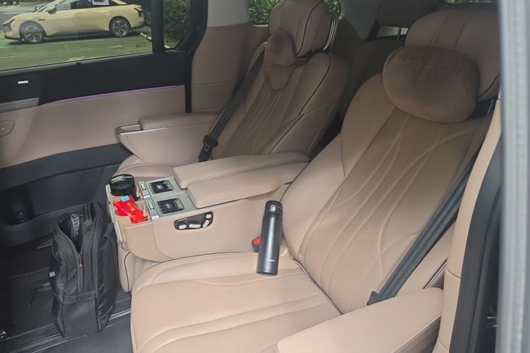 Used XPeng X9 2024 702 Ultra-Long Range Pro Left Rear Seat