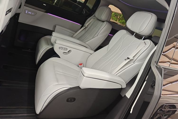 Used XPeng X9 2024 610 Long-Range Pro Left Rear Seat