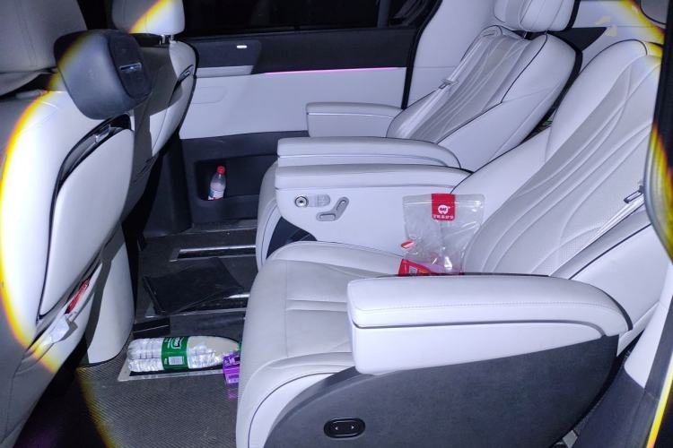 Used XPeng X9 2024 640 All-Wheel Drive High-Performance Max Left Rear Seat