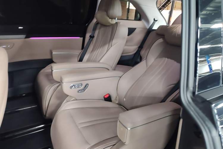 Used XPeng X9 2024 702 Ultra-Long Range Max Left Rear Seat