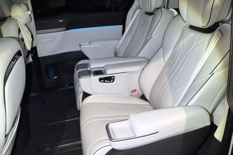 Used XPeng X9 2024 702 Ultra-Long Range Max Left Rear Seat