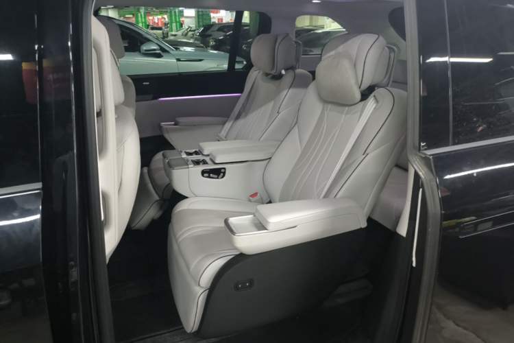 Used XPeng X9 2024 640 All-Wheel Drive High-Performance Max Left Rear Seat