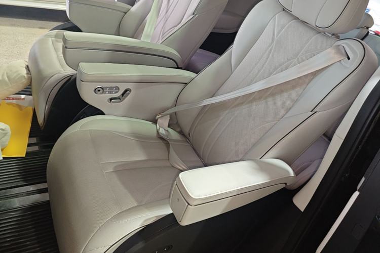 Used XPeng X9 2024 702 Ultra-Long Range Max Left Rear Seat