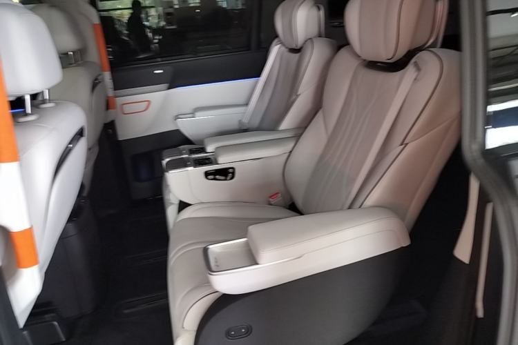 Used XPeng X9 2024 702 Ultra-Long Range Max Left Rear Seat
