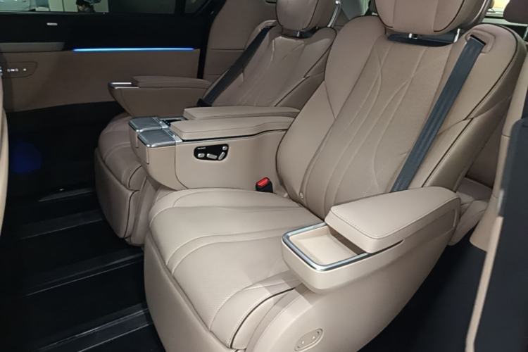 Used XPeng X9 2024 702 Ultra-Long Range Pro Left Rear Seat