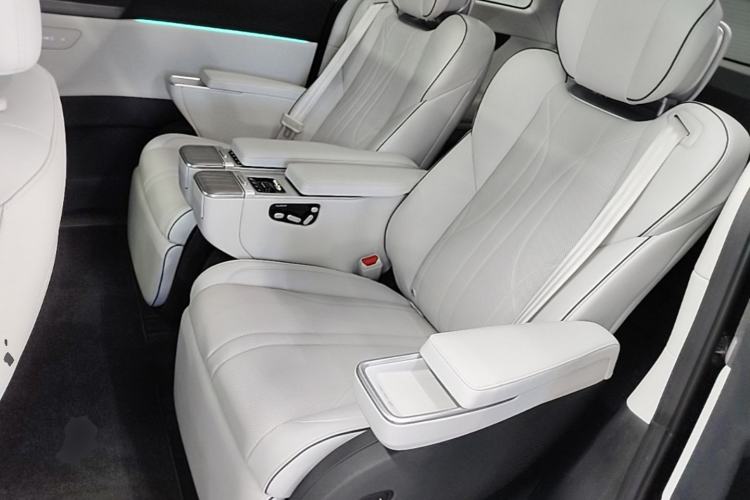 Used XPeng X9 2024 702 Ultra-Long Range Pro Left Rear Seat