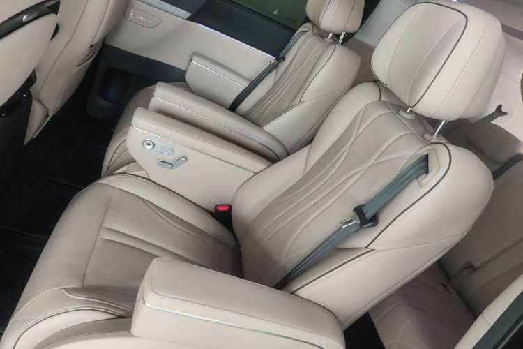 Used XPeng X9 2024 640 All-Wheel Drive High-Performance Max Left Rear Seat