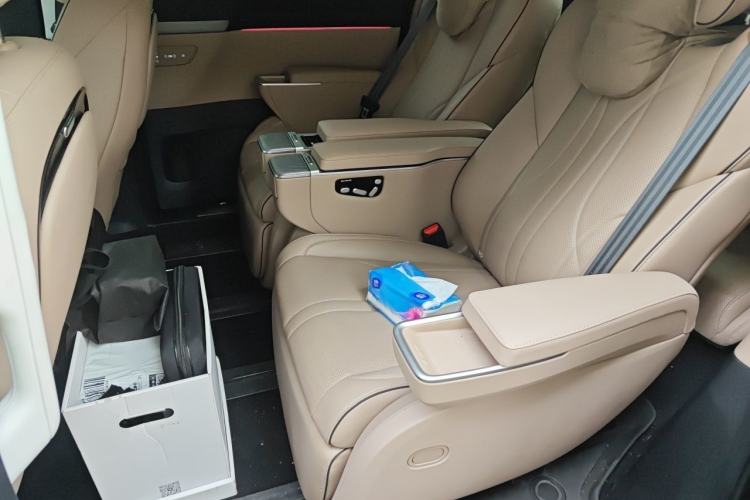 Used XPeng X9 2024 702 Ultra-Long Range Max Left Rear Seat