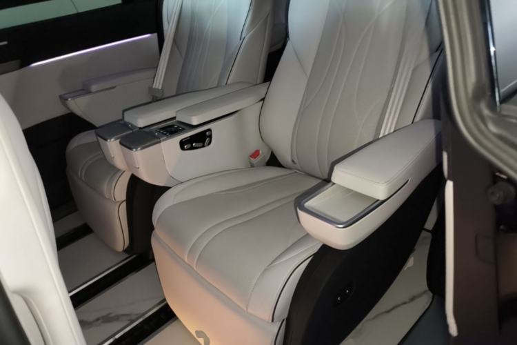 Used XPeng X9 2024 702 Ultra-Long Range Pro Left Rear Seat