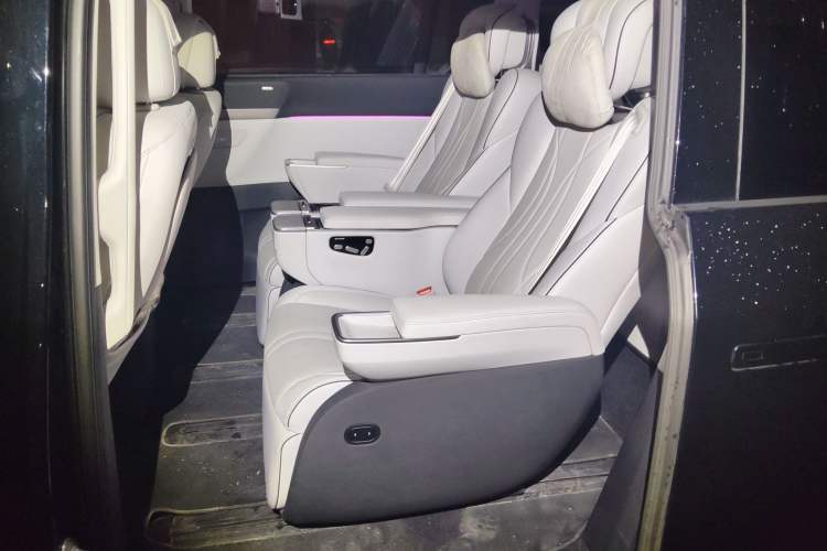 Used XPeng X9 2024 610 Long-Range Pro Left Rear Seat