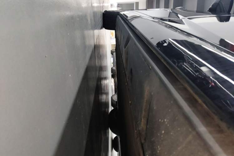 Used XPeng X9 2024 702 Ultra-Long Range Pro Left Side Sill