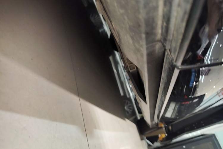Used XPeng X9 2024 702 Ultra-Long Range Max Left Side Sill
