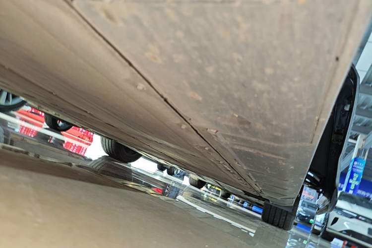 Used XPeng X9 2024 702 Ultra-Long Range Pro Left Side Sill