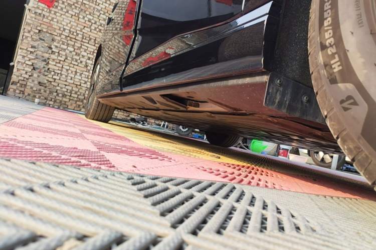 Used XPeng X9 2024 702 Ultra-Long Range Max Left Side Sill