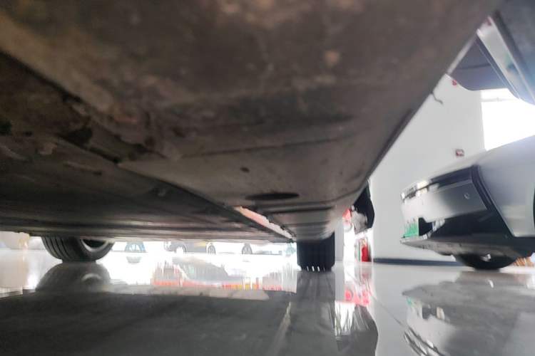 Used XPeng X9 2024 640 All-Wheel Drive High-Performance Max Left Side Sill