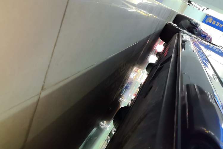 Used XPeng X9 2024 640 All-Wheel Drive High-Performance Max Left Side Sill