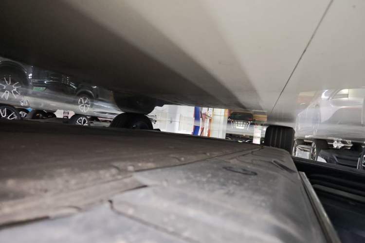Used XPeng X9 2024 610 Long-Range Pro Left Side Sill