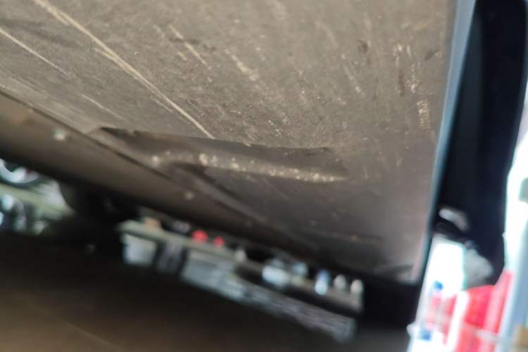 Used XPeng X9 2024 702 Ultra-Long Range Pro Left Side Sill