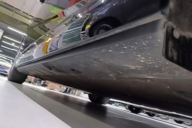 Used XPeng X9 2024 610 Long-Range Pro Left Side Sill