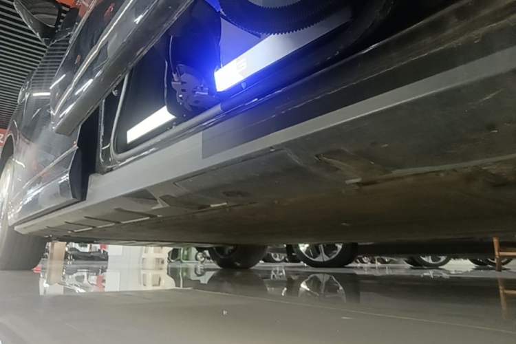 Used XPeng X9 2024 702 Ultra-Long Range Max Left Side Sill