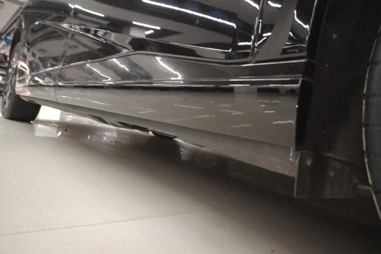 Used XPeng X9 2024 610 Long-Range Max Left Side Sill