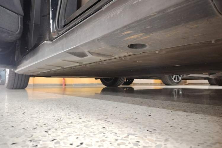 Used XPeng X9 2024 702 Ultra-Long Range Pro Left Side Sill