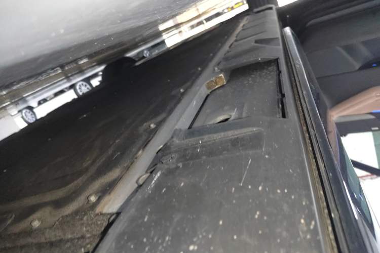 Used XPeng X9 2024 702 Ultra-Long Range Max Left Side Sill