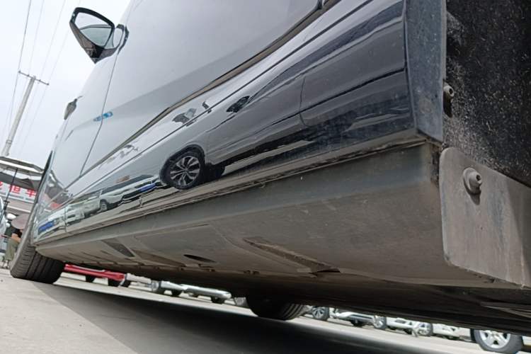 Used XPeng X9 2024 610 Long-Range Pro Left Side Sill