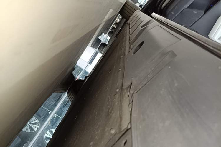 Used XPeng X9 2024 702 Ultra-Long Range Max Left Side Sill