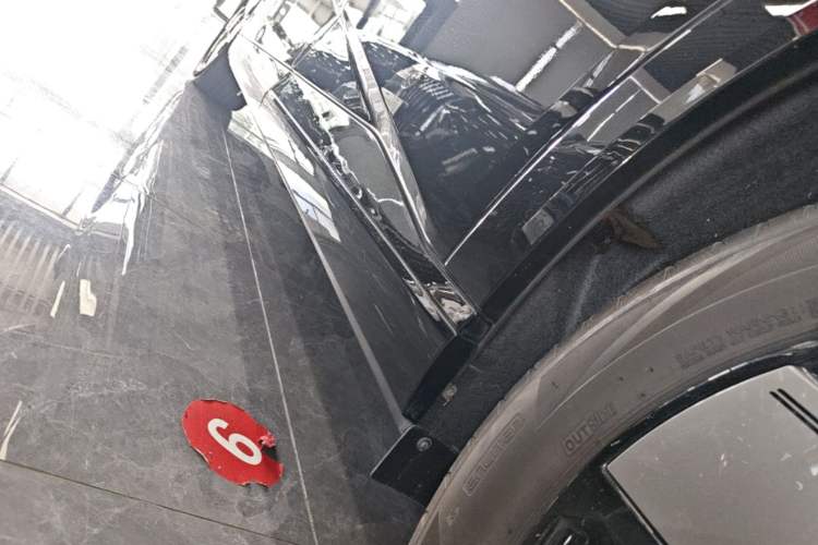 Used XPeng X9 2024 702 Ultra-Long Range Pro Left Side Sill