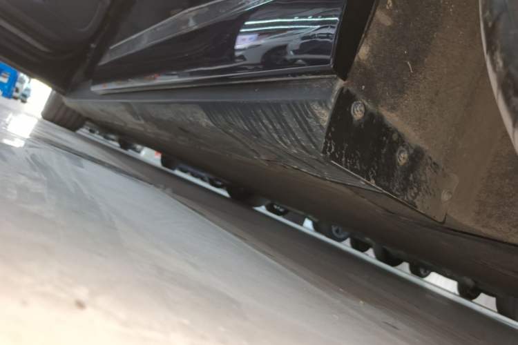 Used XPeng X9 2024 610 Long-Range Pro Left Side Sill