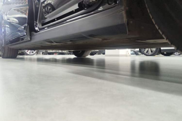 Used XPeng X9 2024 640 All-Wheel Drive High-Performance Max Left Side Sill