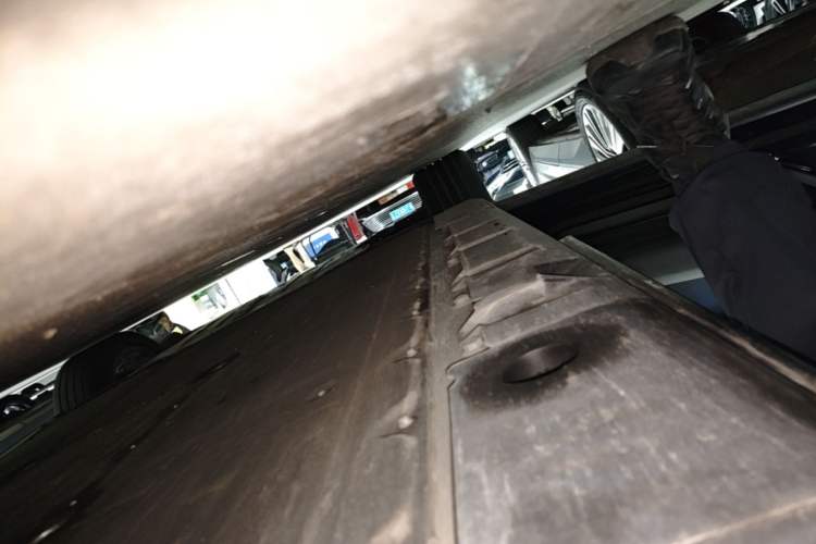 Used XPeng X9 2024 702 Ultra-Long Range Max Left Side Sill