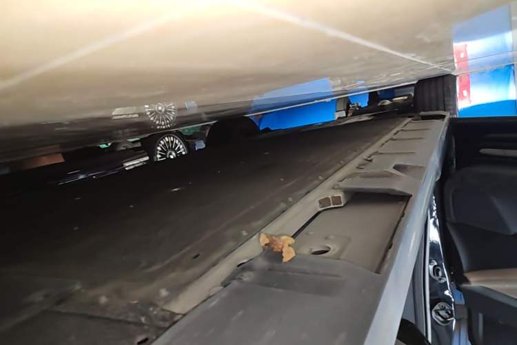 Used XPeng X9 2024 702 Ultra-Long Range Max Left Side Sill