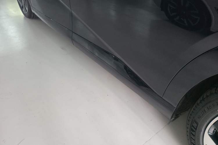 Used XPeng X9 2024 640 All-Wheel Drive High-Performance Max Left Side Sill